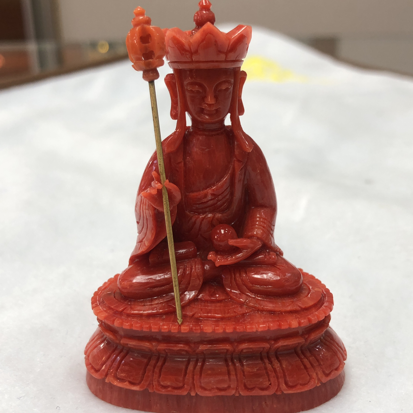 【天然红珊瑚拼接地藏王小佛摆件】意大利产地，沙丁珊瑚料，深红颜色，釆用台湾拼接手工工艺，精雕细镂，底