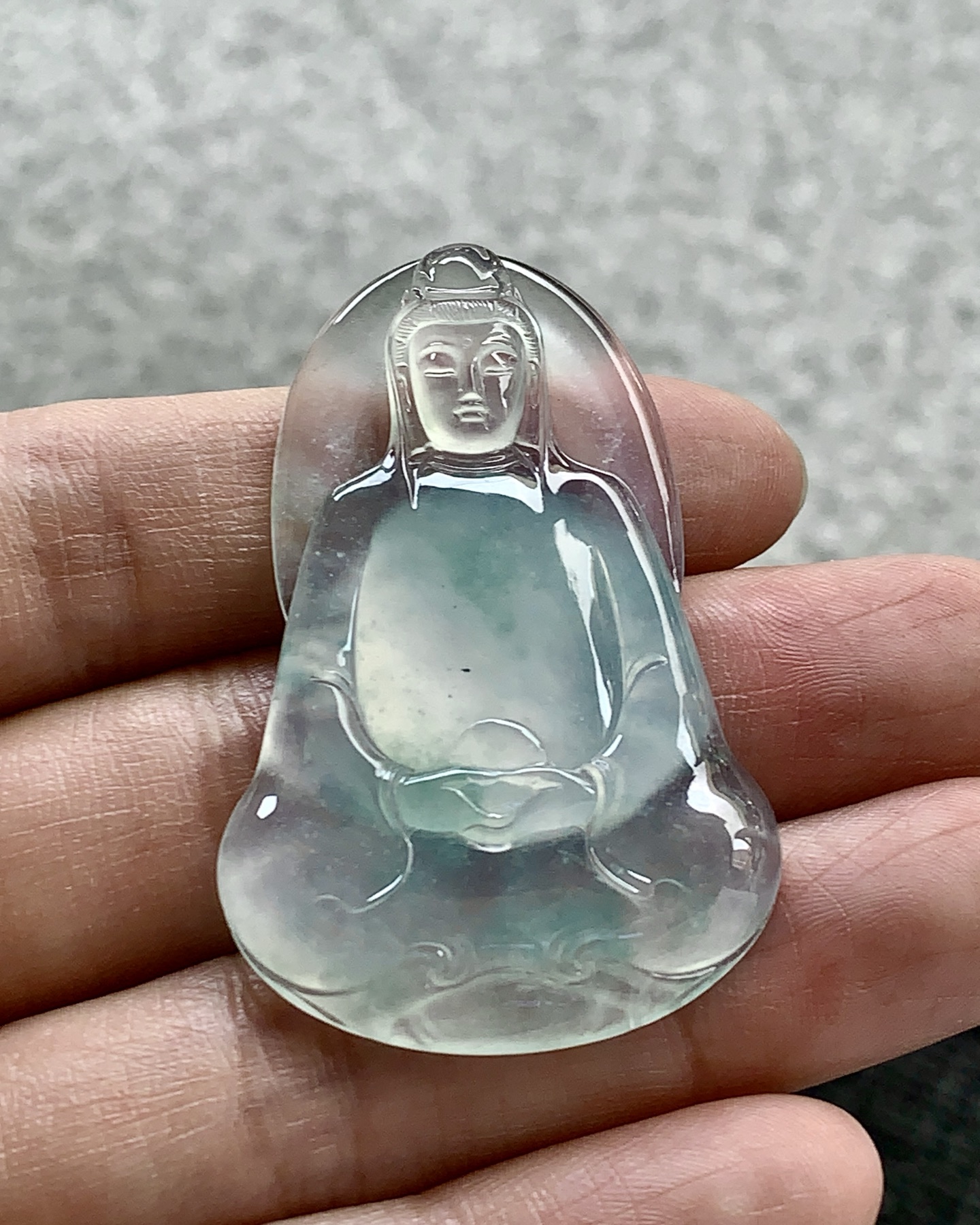 飘彩观音，玉质细腻起胶