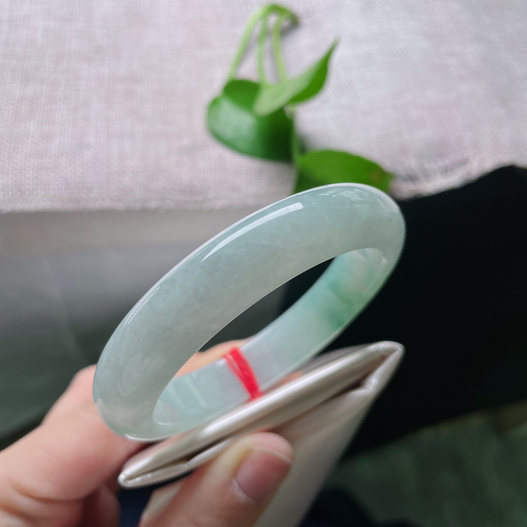 54.3/12.2/8.5，飘花正圈，种老，把山涧的一缕清风，锁进这只飘花镯里。无裂，ss54535a