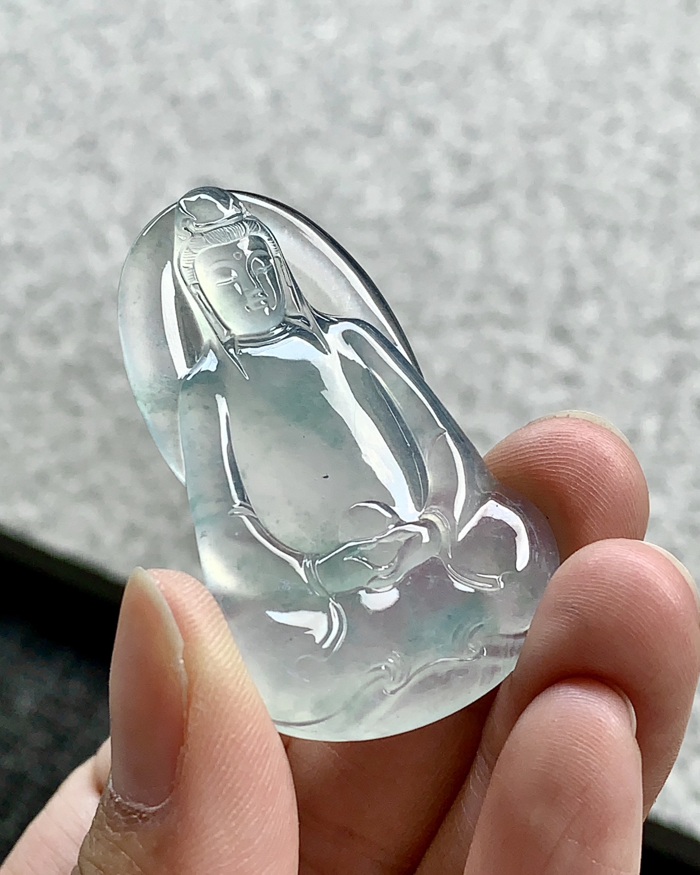 飘彩观音，玉质细腻起胶