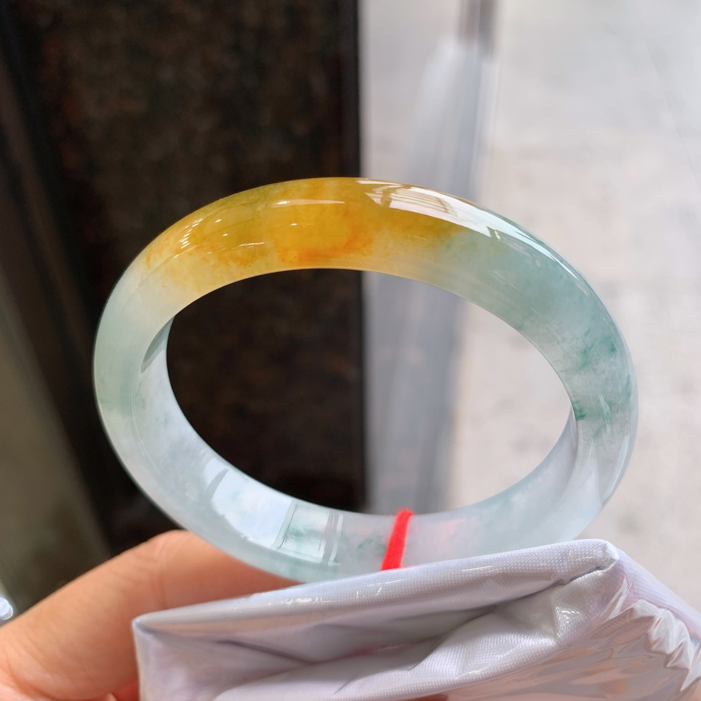 贵妃冰黄翡飘花 无裂 尺寸：55/48/12/7.8 色好