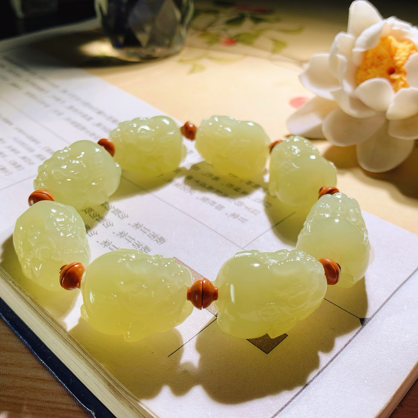 新疆和田玉若羌黄口料招财貔貅手串！挂件！单颗尺寸22/15/15重67克 玉质细腻油润 底色纯净 脂粉好，品质好。lt260611