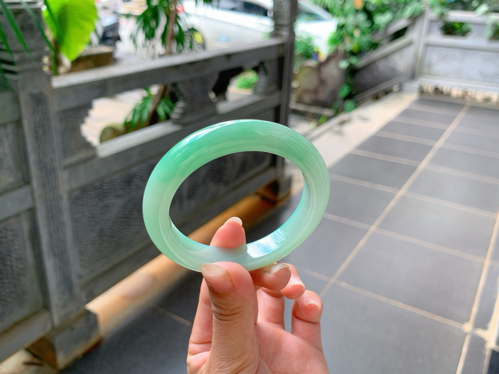 ️｜54圈口
满甜绿色，清清甜甜的感觉，特别有小家碧玉的气质，肉质细腻冰润，