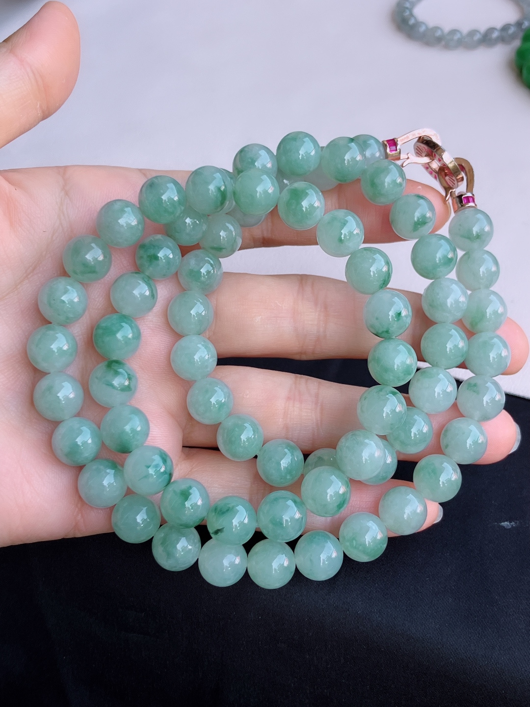 冰飘花大珠链，花色清爽，尺寸10.3/66颗。自然光实拍