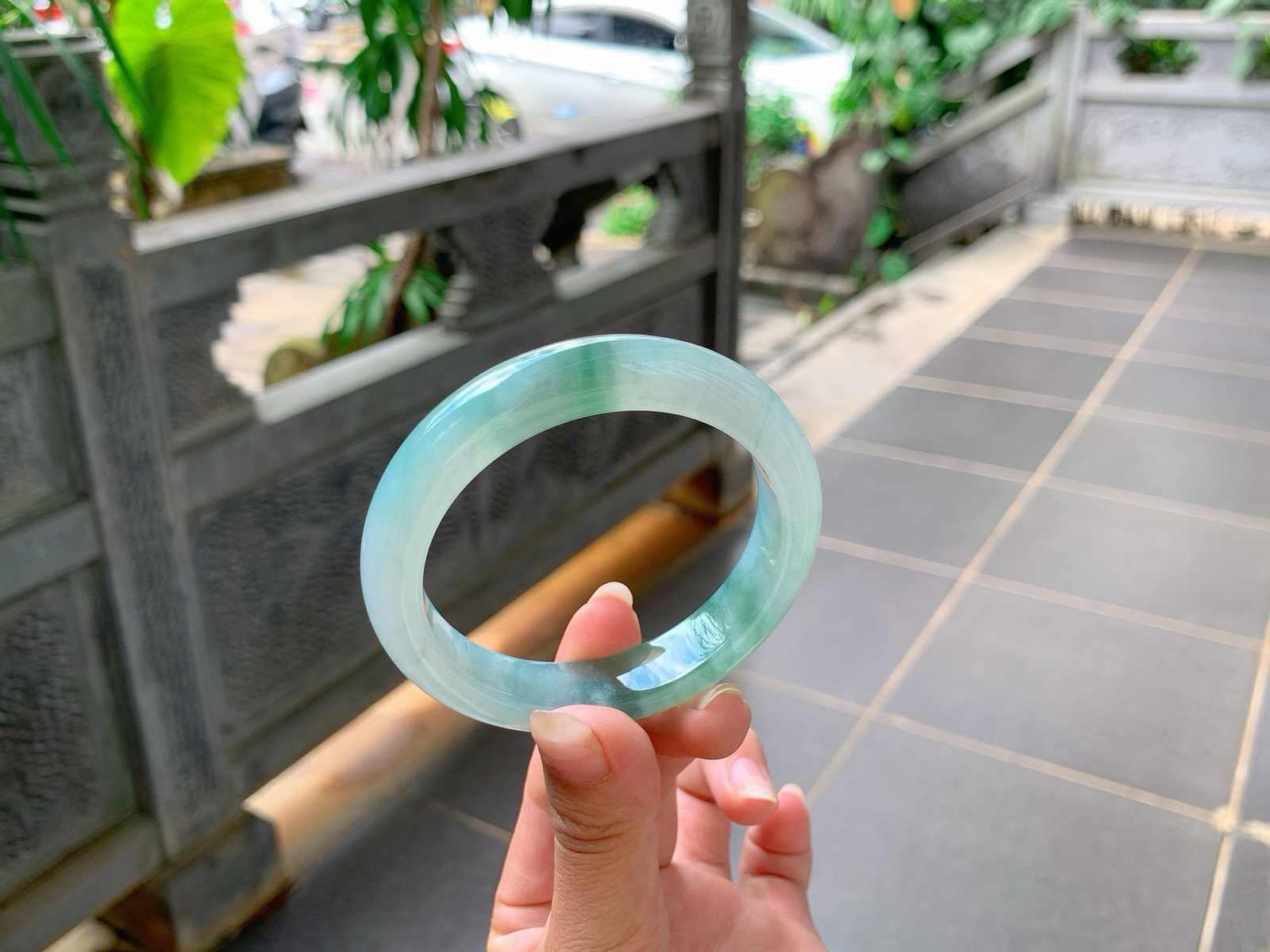 🪻｜55圈口
冰飘花翡翠手镯，绿花如海藻花一般，清润透亮，水汪汪的，