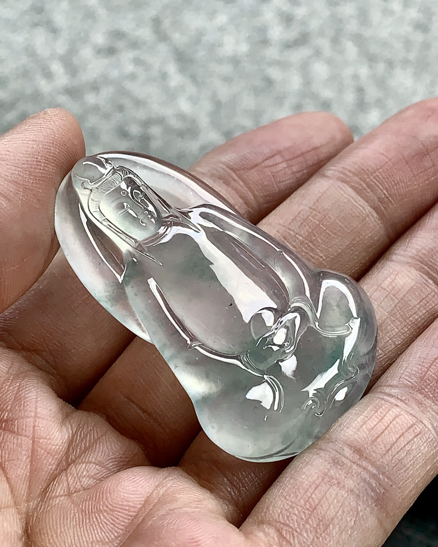 飘彩观音，玉质细腻起胶
