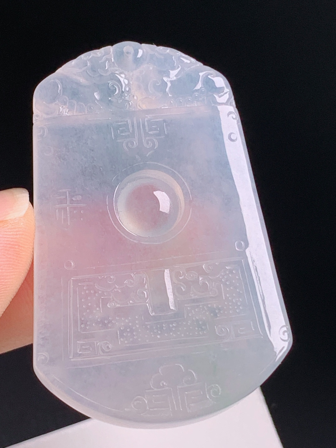 冰种仿古无事牌，冰润通透线条流畅，古韵典雅平安顺遂