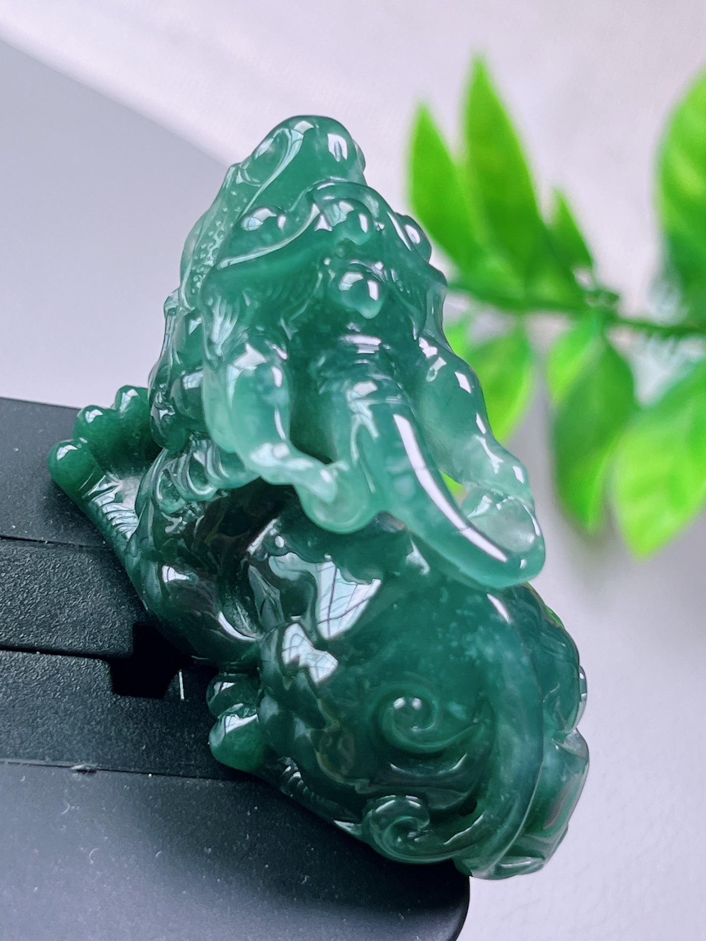 精致貔貅，无裂，工艺精巧，可配可玩，起荧光，尺寸：43.6-19.2-30