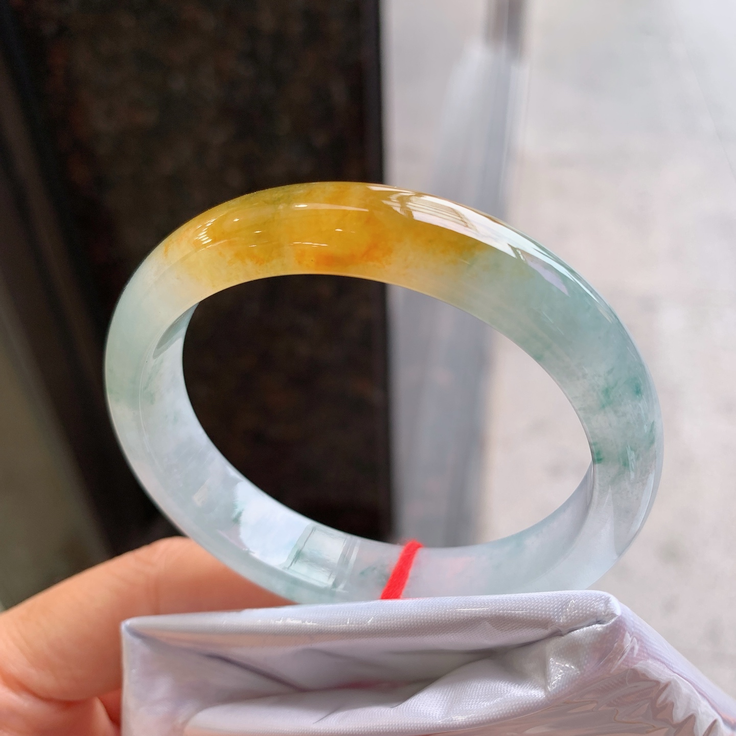 贵妃冰黄翡飘花 无裂 尺寸：55/48/12/7.8 色好