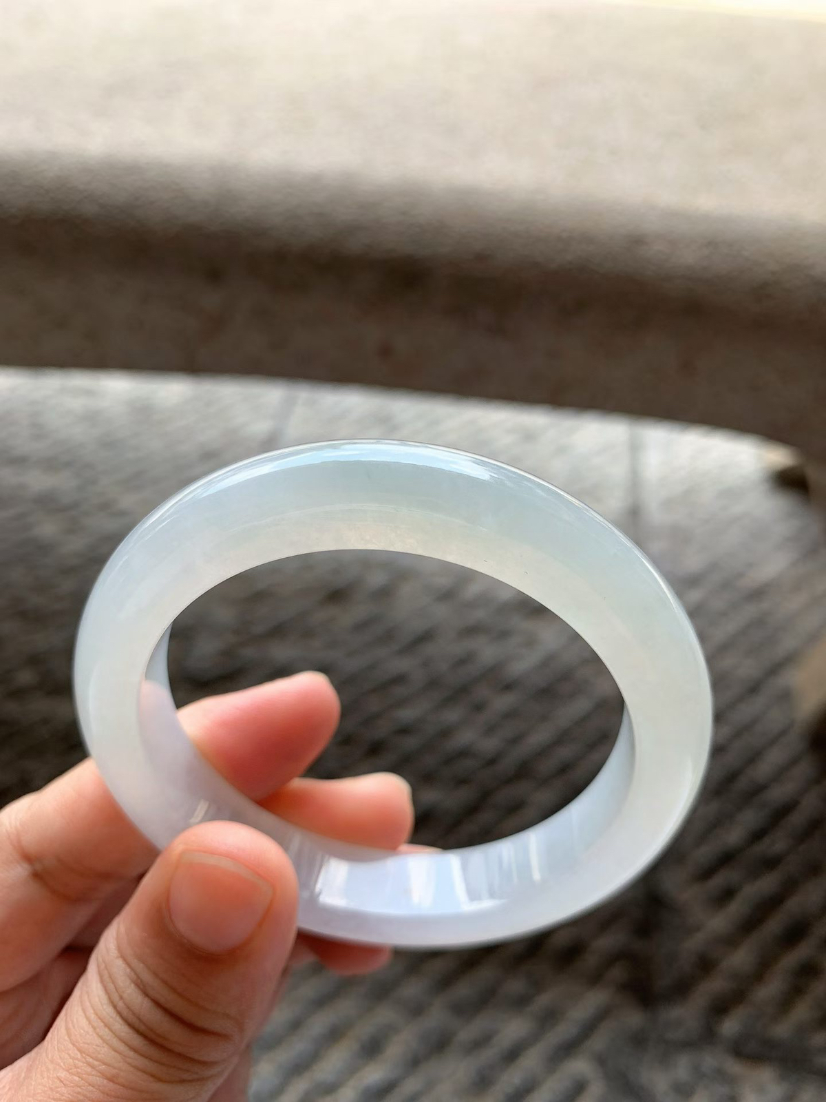 白冰正圈手镯尺寸56*12*9 老种通透，冰清玉洁，水润光泽，胶润水灵，清爽明快！