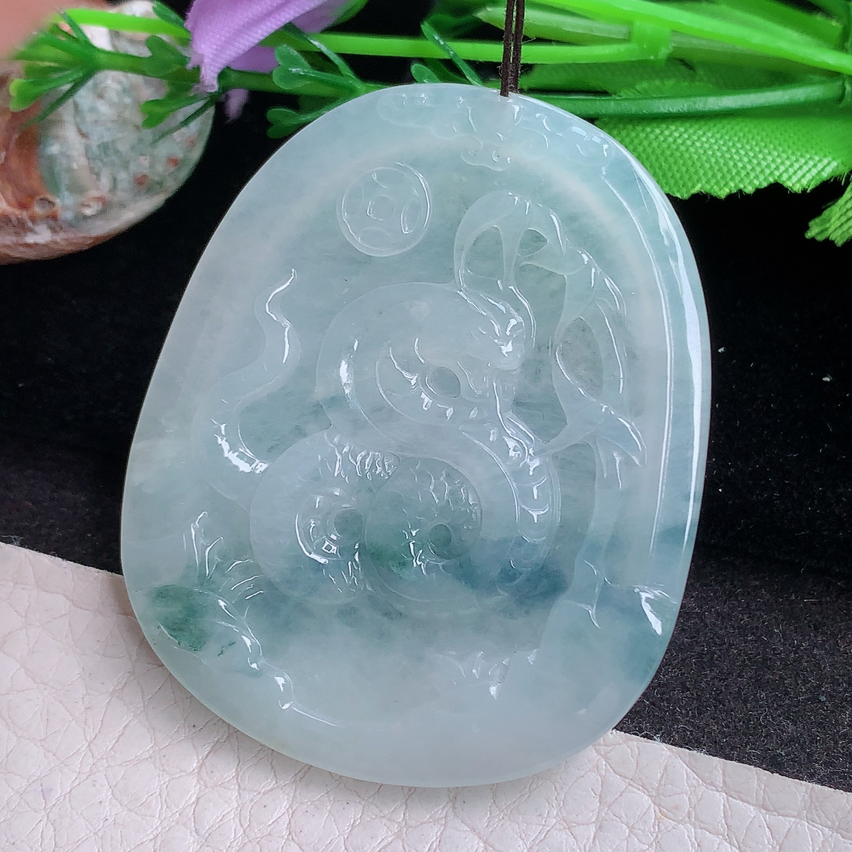 py实拍51.5*42.3*4.8缅甸翡翠精雕冰飘花腰缠万贯 生肖蛇玉项坠 玉挂件