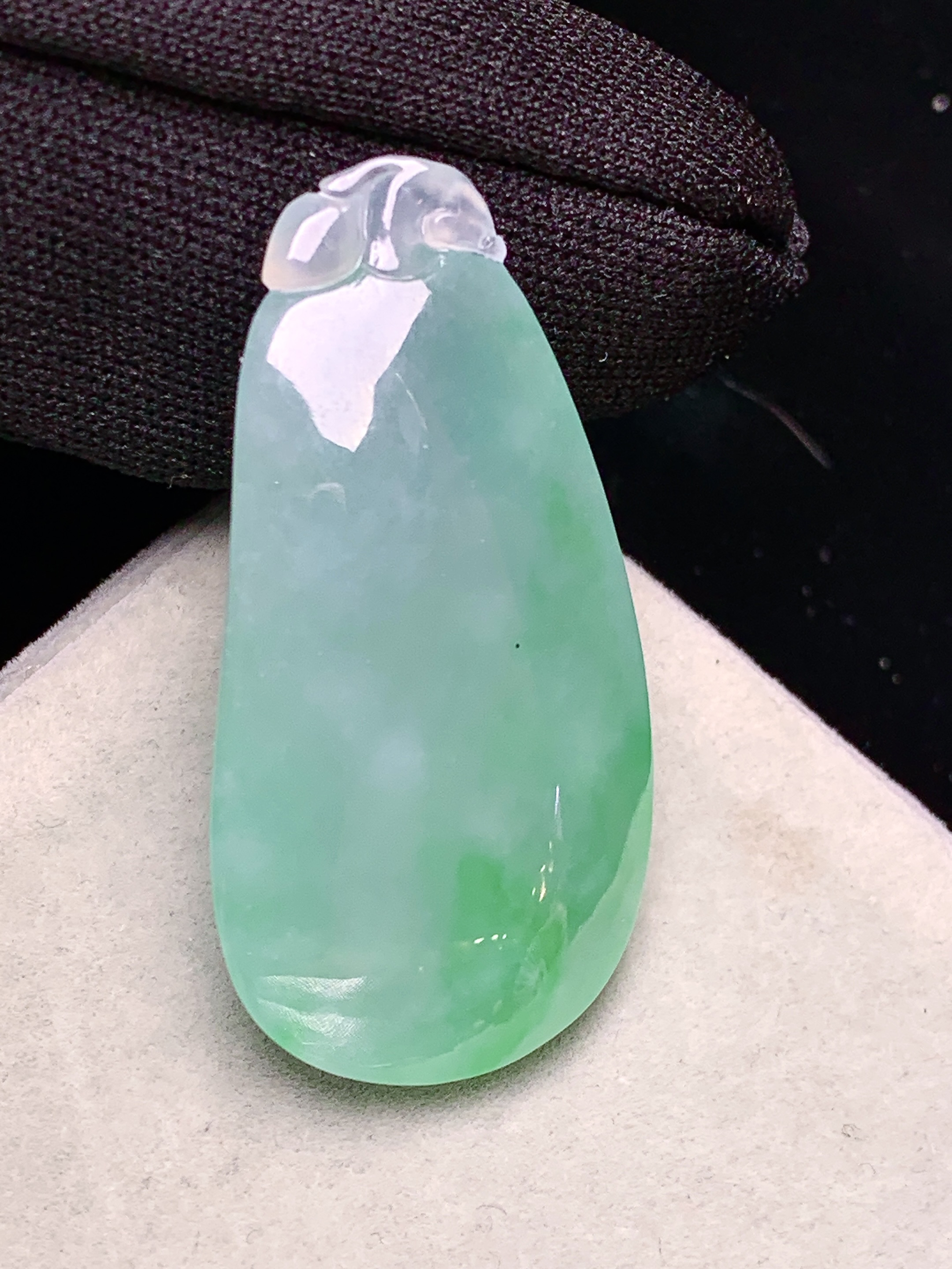 镶嵌款 飘绿福瓜吊坠 玉质细腻 色泽艳丽清新 整体尺寸38.3*20*9.2 j6