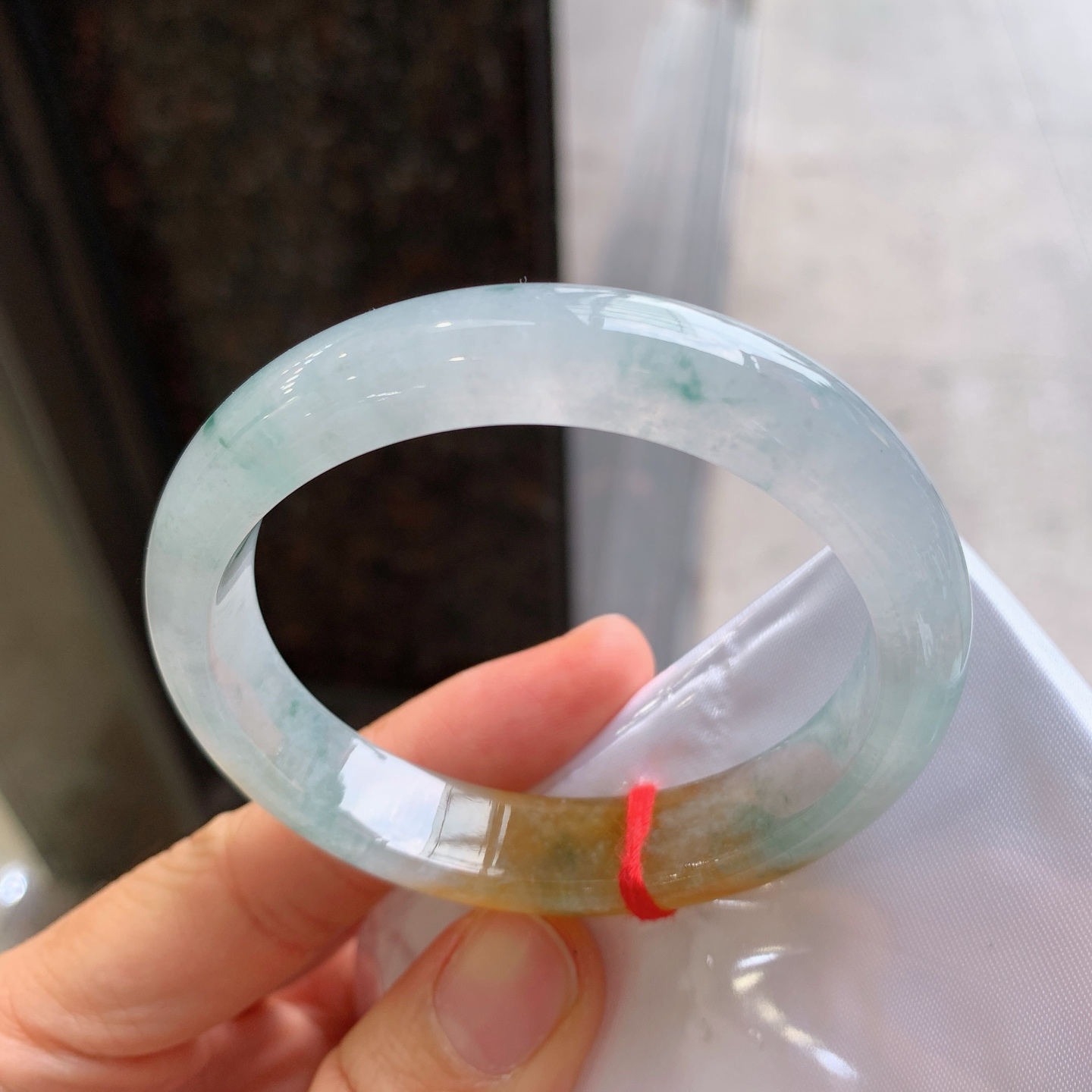 贵妃冰黄翡飘花 无裂 尺寸：55/48/12/7.8 色好