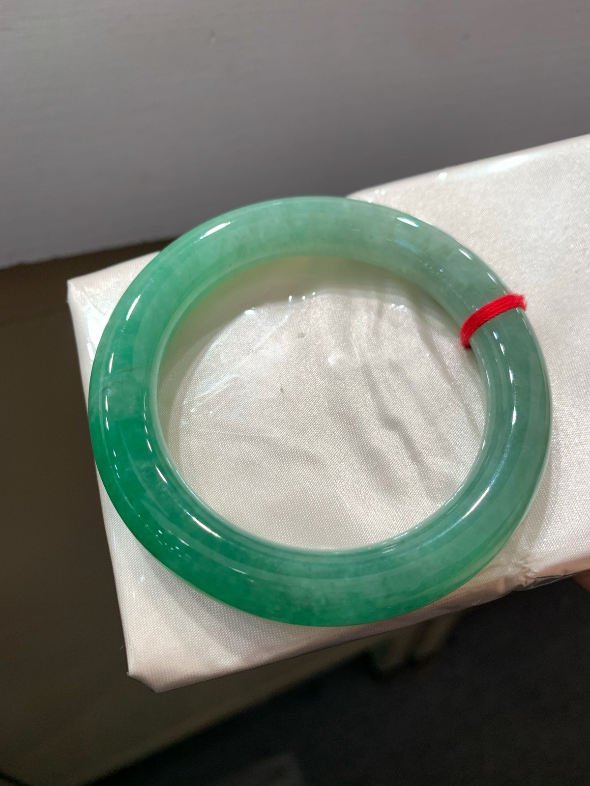 尺寸53.2/10.4，带色圆条手镯
有种有色 水润细腻