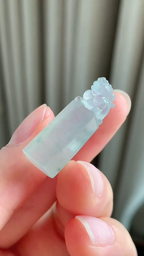 天然翡翠，冰飘花印章 尺寸28.6-8.5-7