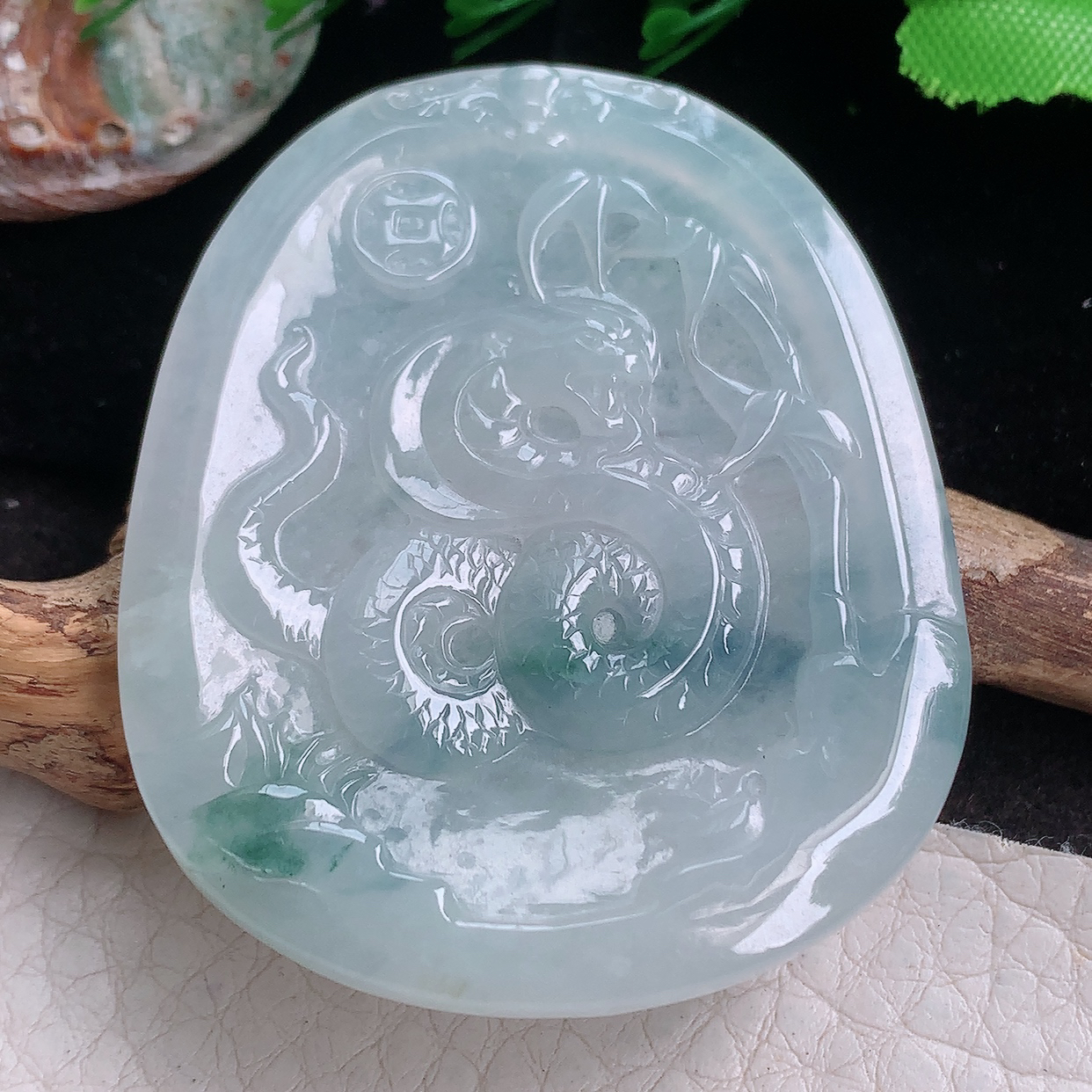 py实拍51.5*42.3*4.8缅甸翡翠精雕冰飘花腰缠万贯 生肖蛇玉项坠 玉挂件