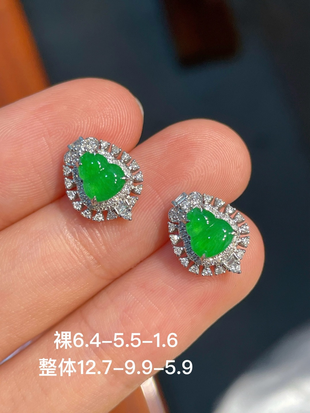️阳绿葫芦耳钉 无裂 18k金镶嵌，12.7-9.9-5.9