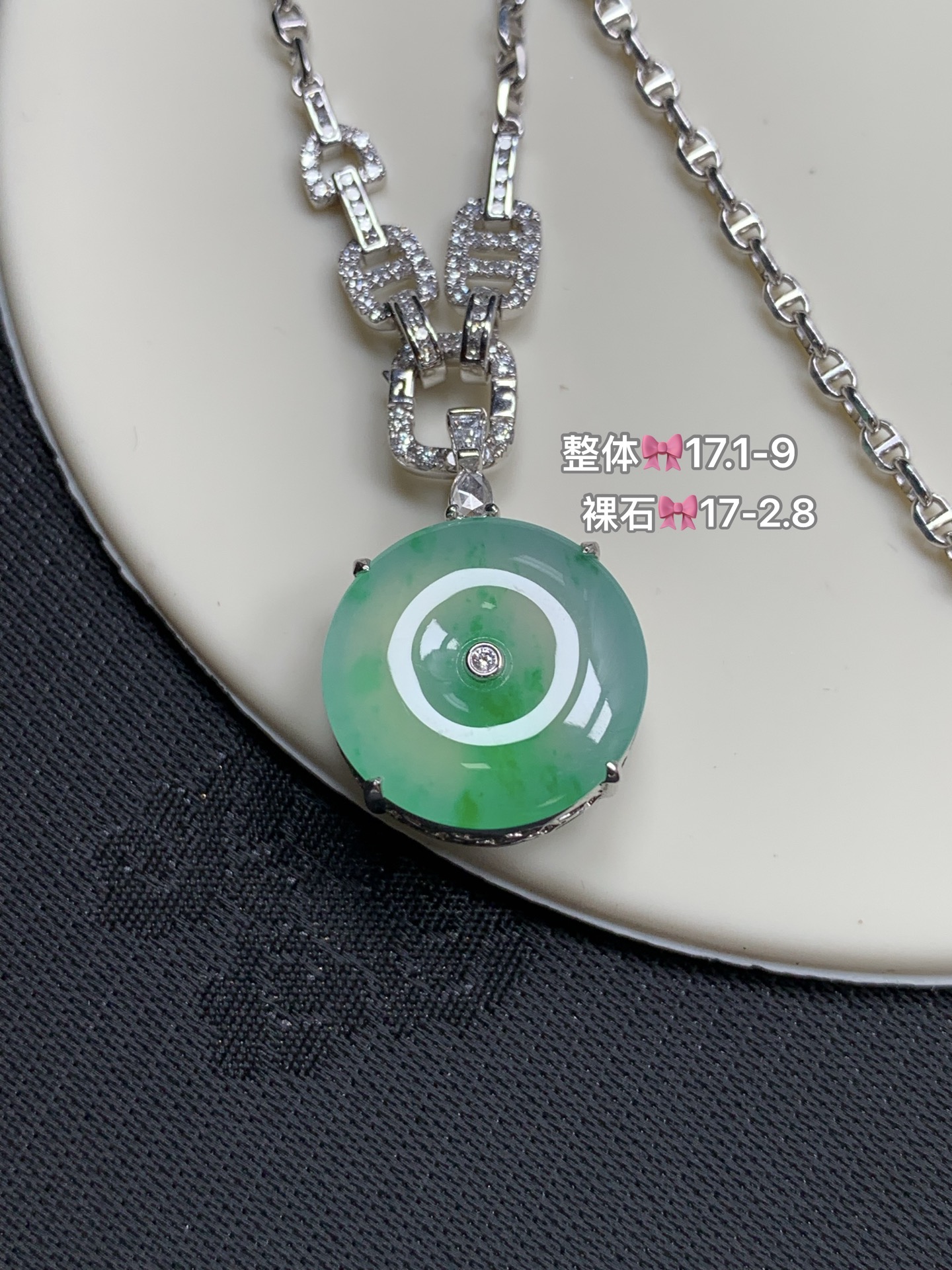 ️18K金镶嵌冰阳绿平安扣套链.种水.颜色清爽.高品质精品，17-2.8