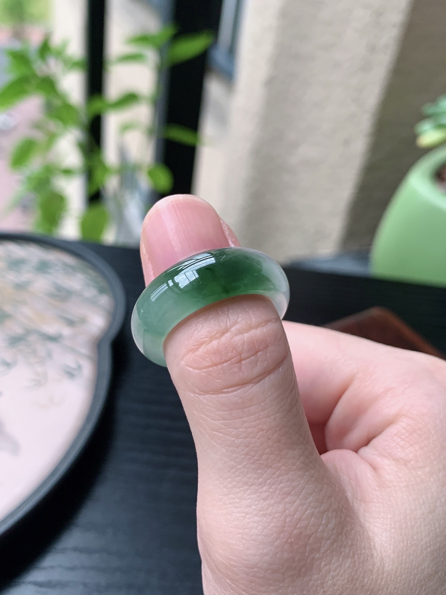老坑冰种胶感飘绿花素面戒指 裸石尺寸:18.3-8.3-4.5mm