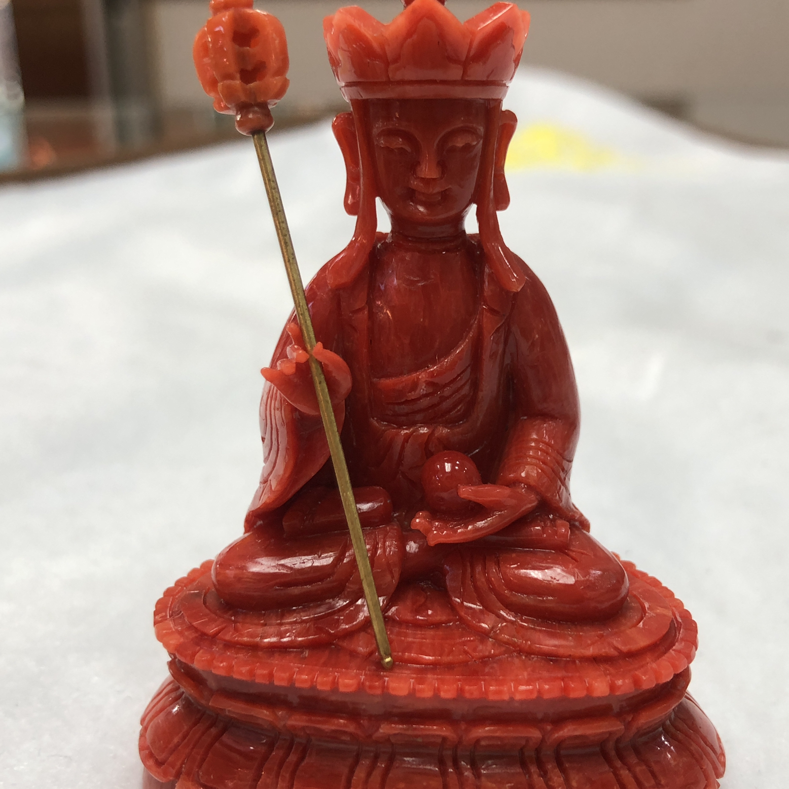 【天然红珊瑚拼接地藏王小佛摆件】意大利产地，沙丁珊瑚料，深红颜色，釆用台湾拼接手工工艺，精雕细镂，底