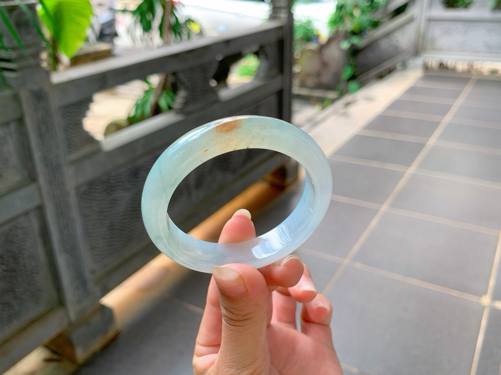 ️｜52圈口
冰飘黄翡，飘绿丝丝花，清爽灵动，像糖果一样甜蜜蜜的，