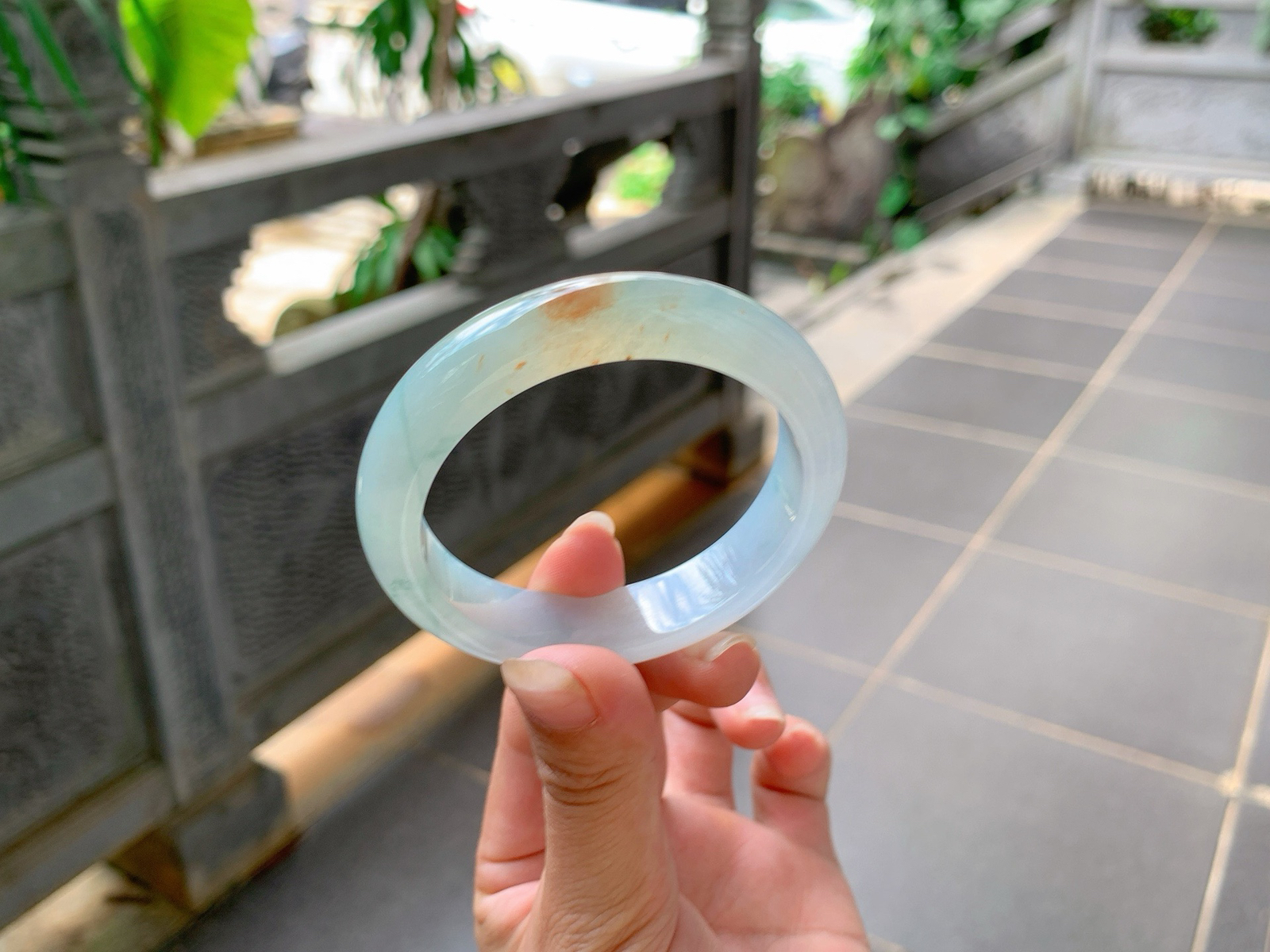 ️｜52圈口
冰飘黄翡，飘绿丝丝花，清爽灵动，像糖果一样甜蜜蜜的，