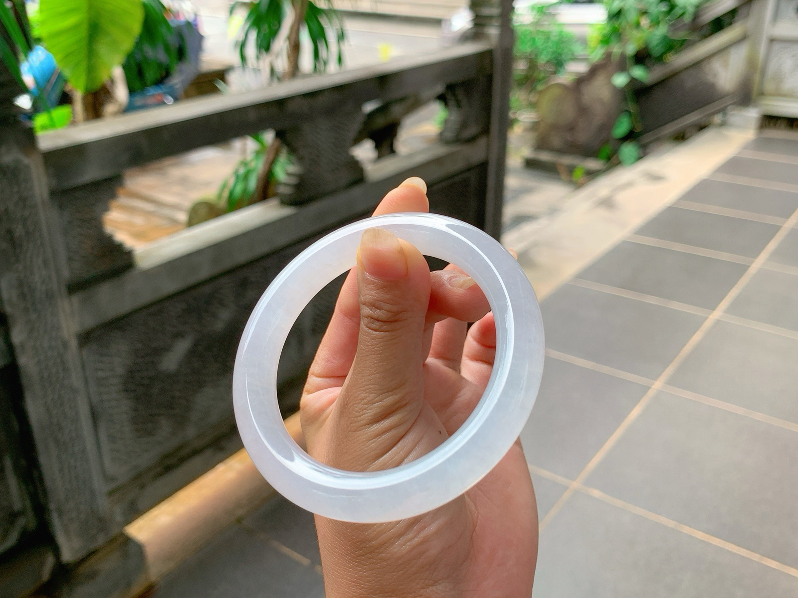 ｜58圈口
白月光，冰福镯，条粗：10.4，像雪花一样白净纯洁，优雅大方，简约时尚，