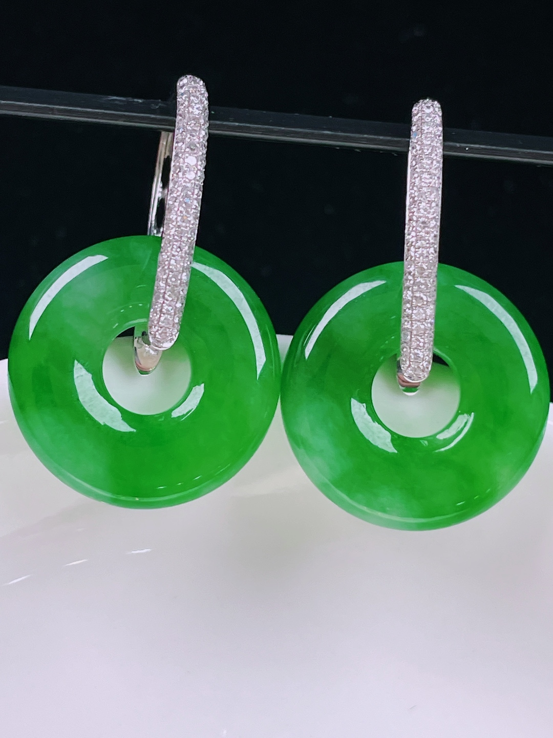 ️辣绿耳坠，老种起光，细底通透，尺寸：裸石18.3/3.5mm0612