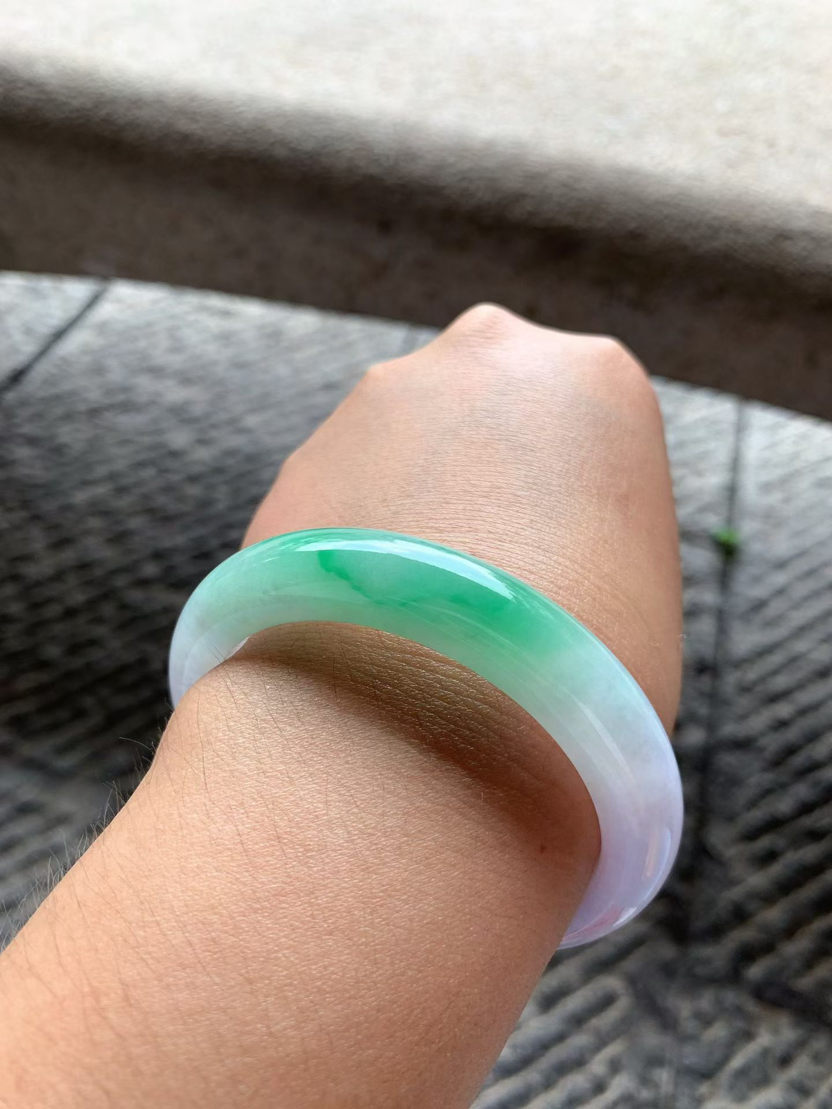 春彩正圈手镯尺寸55.5*11.8*9 种质细腻，釉洁水润，色彩鲜明，艳丽醒目！