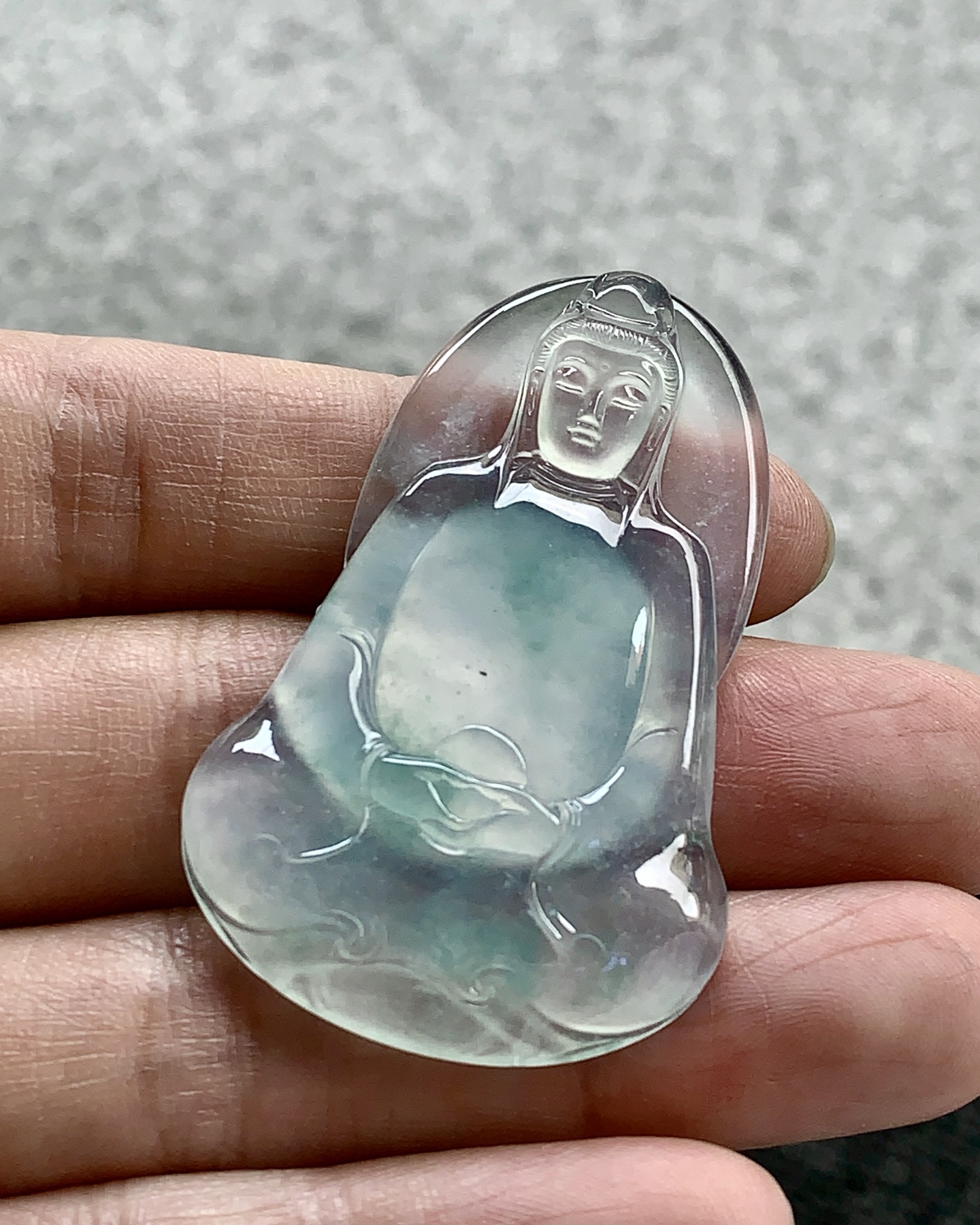 飘彩观音，玉质细腻起胶