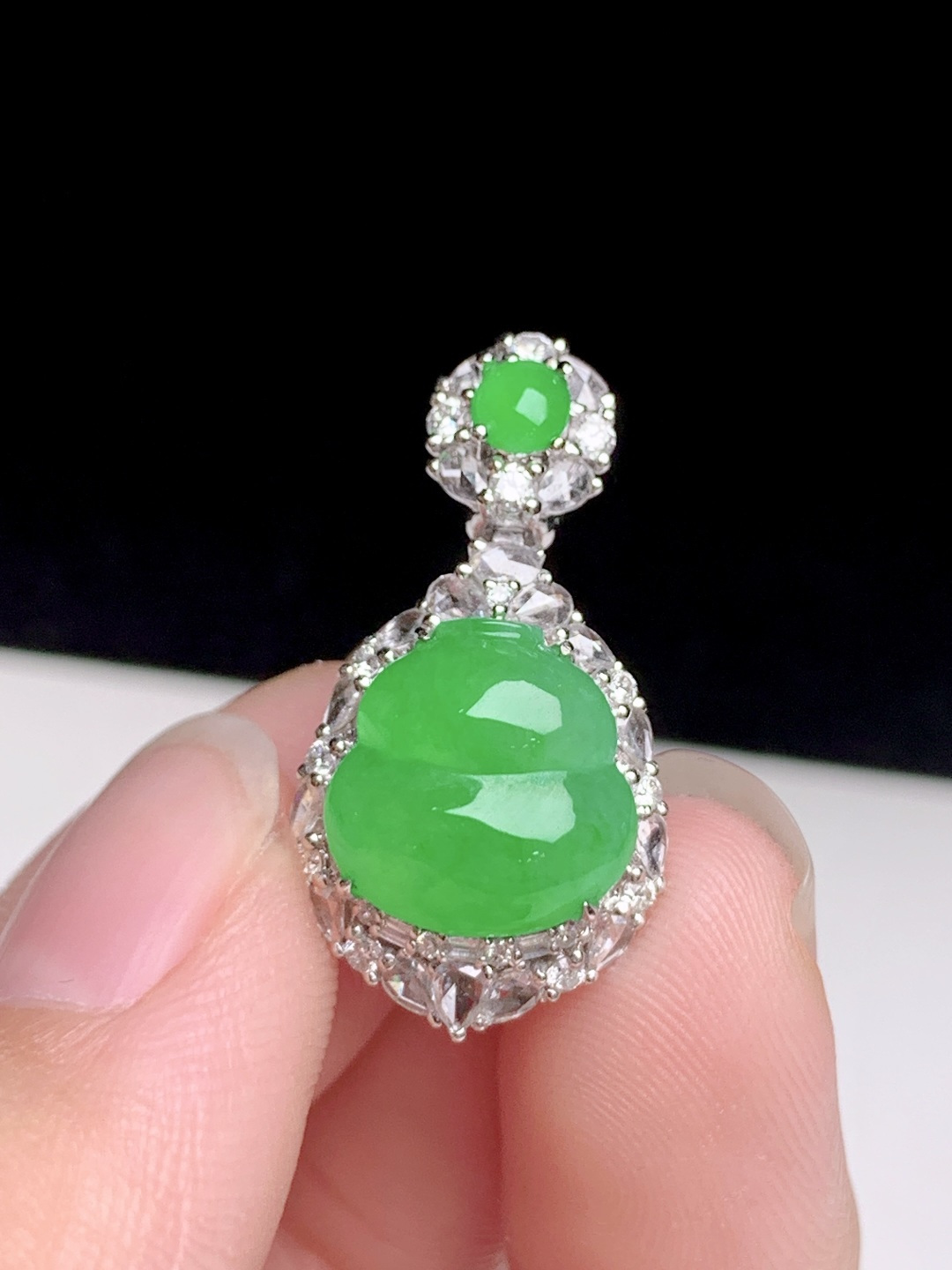冰阳绿葫芦 18k金钻镶嵌，25.5-13.5-10.5