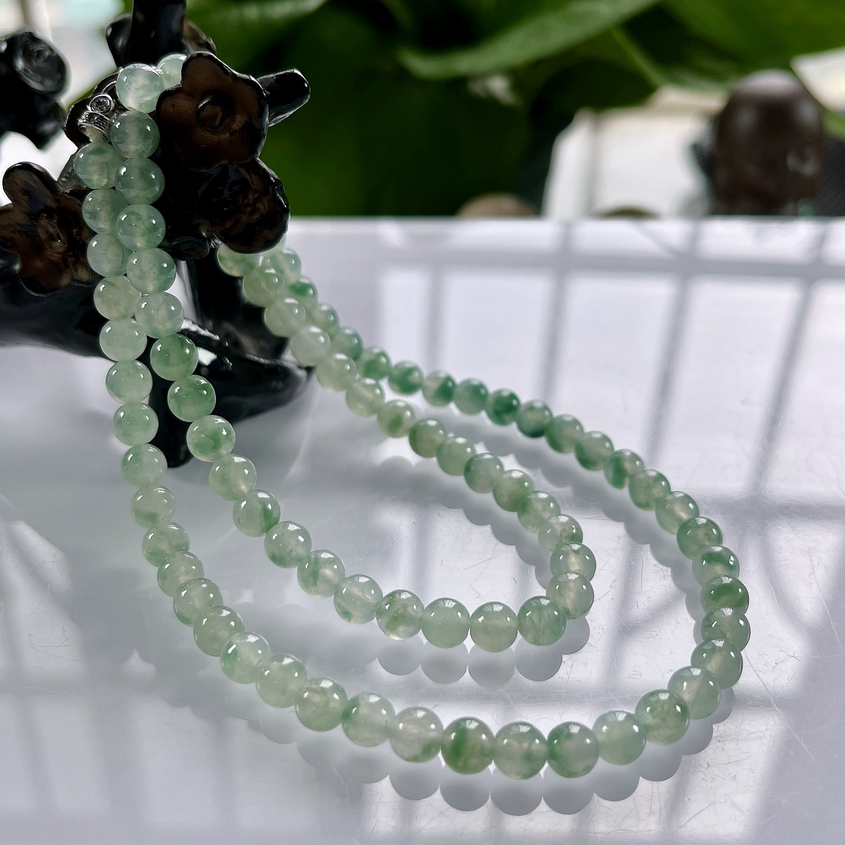 缅甸天然翡翠A货，卡5.8冰种起胶飘花圆珠锁骨项链，尺寸：5.8mm/83颗，长度500mm，重量：