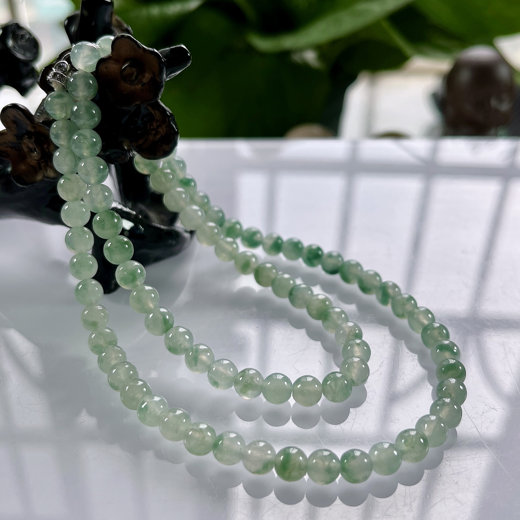 缅甸天然翡翠A货，卡5.8冰种起胶飘花圆珠锁骨项链，尺寸：5.8mm/83颗，长度500mm，重量：30.55g