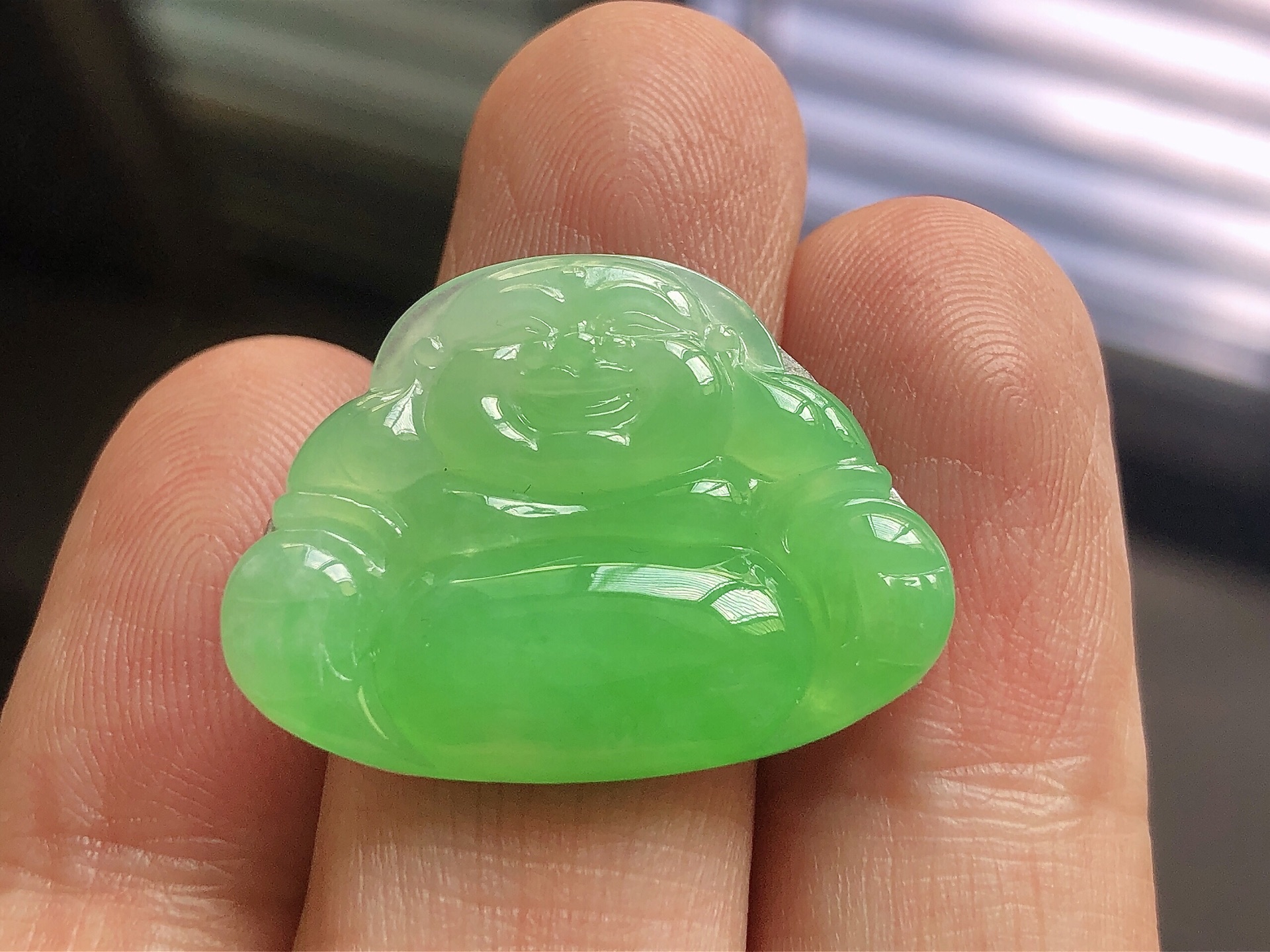 ️ 冰种阳绿佛公， 色泽艳阳，通透水润，玉质细腻，夺目迷人，雕工精湛，面相慈祥大气，品相，无裂，尺