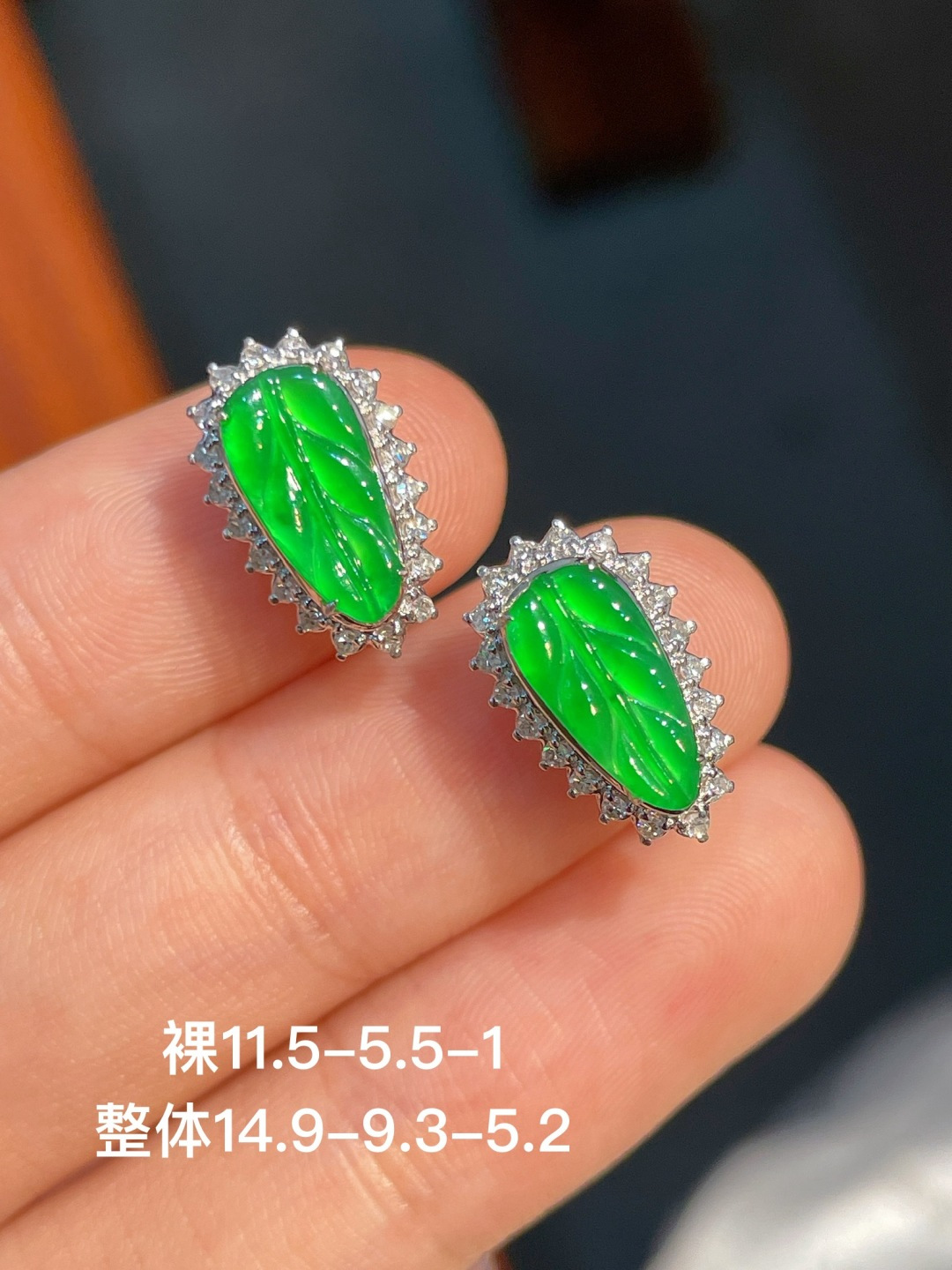 ️阳绿叶子耳扣 无裂 18k金镶嵌，11.5-5.5-1