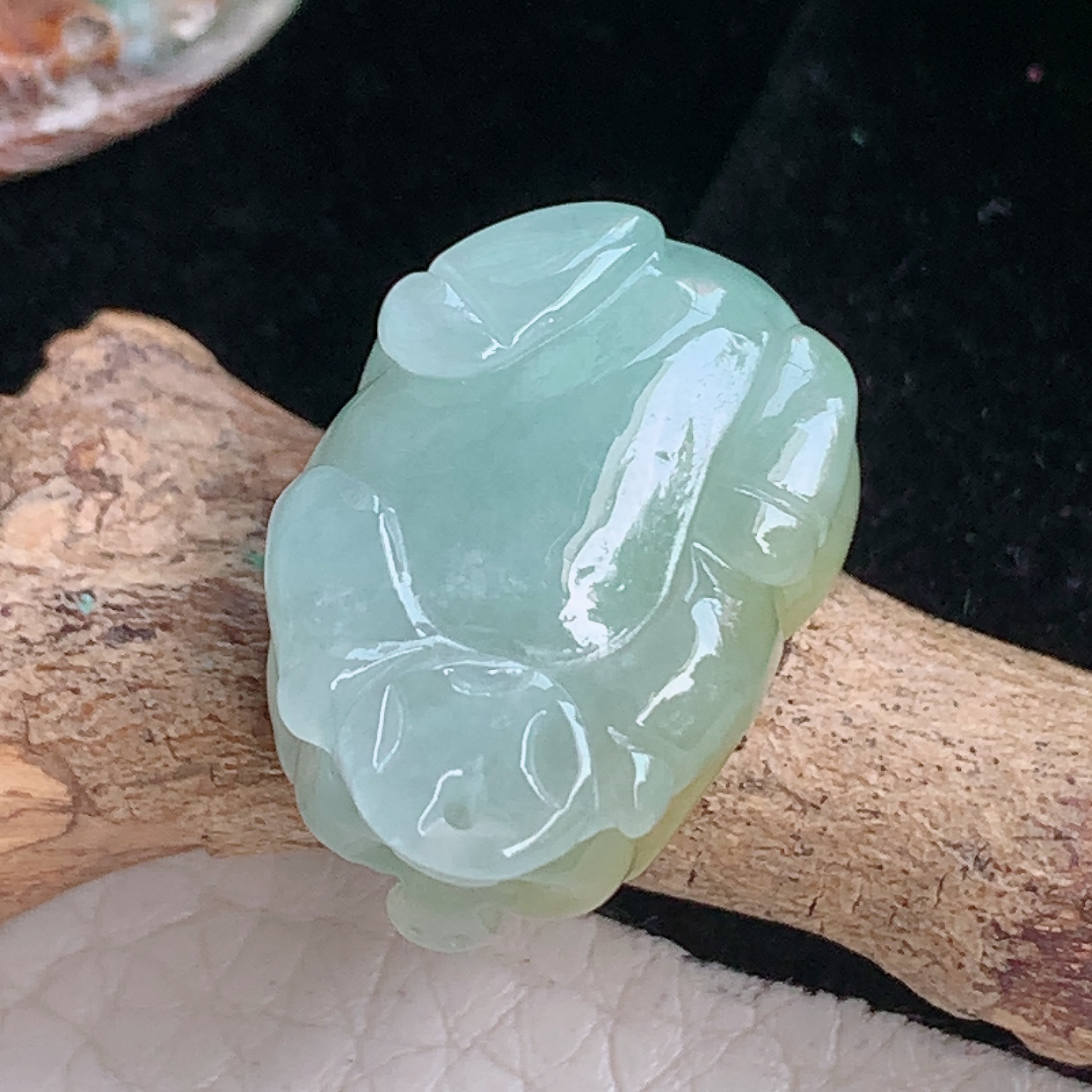 hx实拍21.2*15*12.3缅甸翡翠冰双彩黄翡生肖猪吊坠