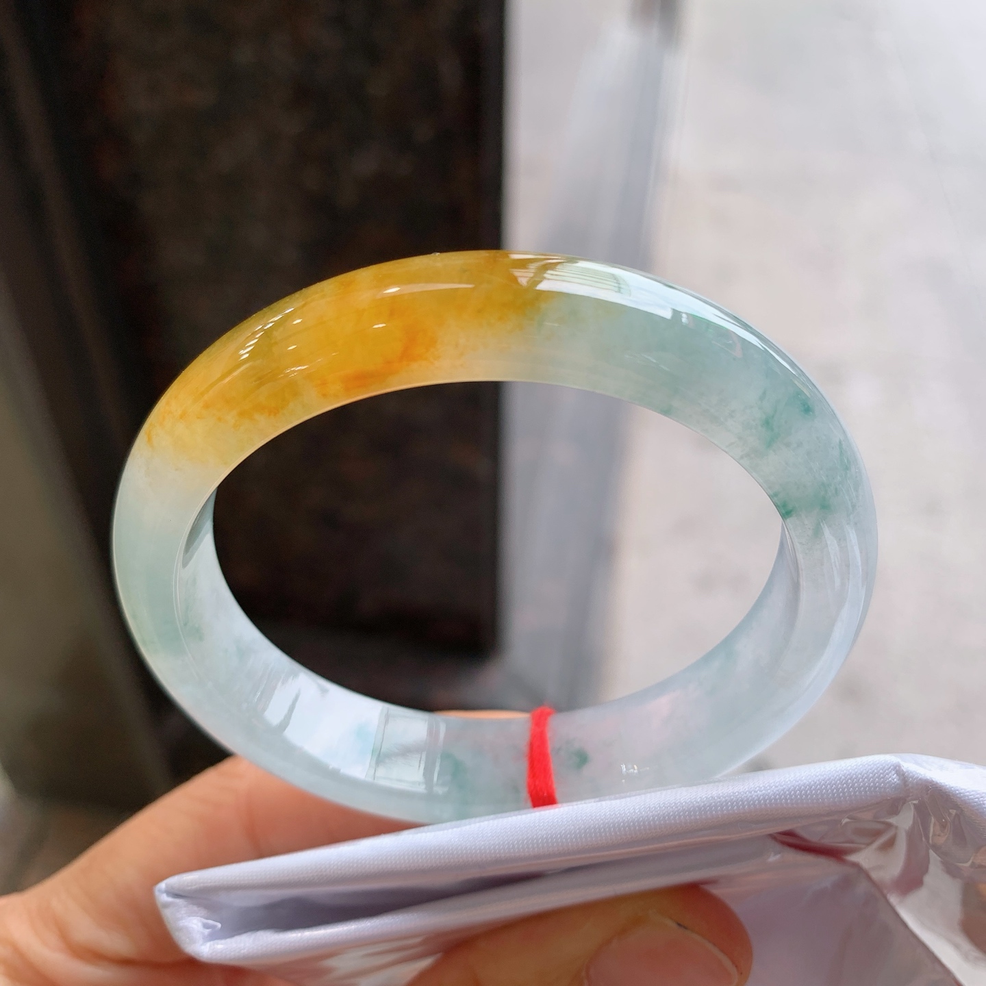 贵妃冰黄翡飘花 无裂 尺寸：55/48/12/7.8 色好