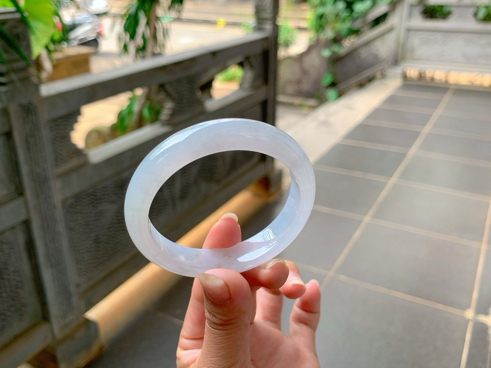 ｜54圈口
淡淡的春底色，飘绿丝丝花，底妆胶胶润润的，仙嫩清爽，气质