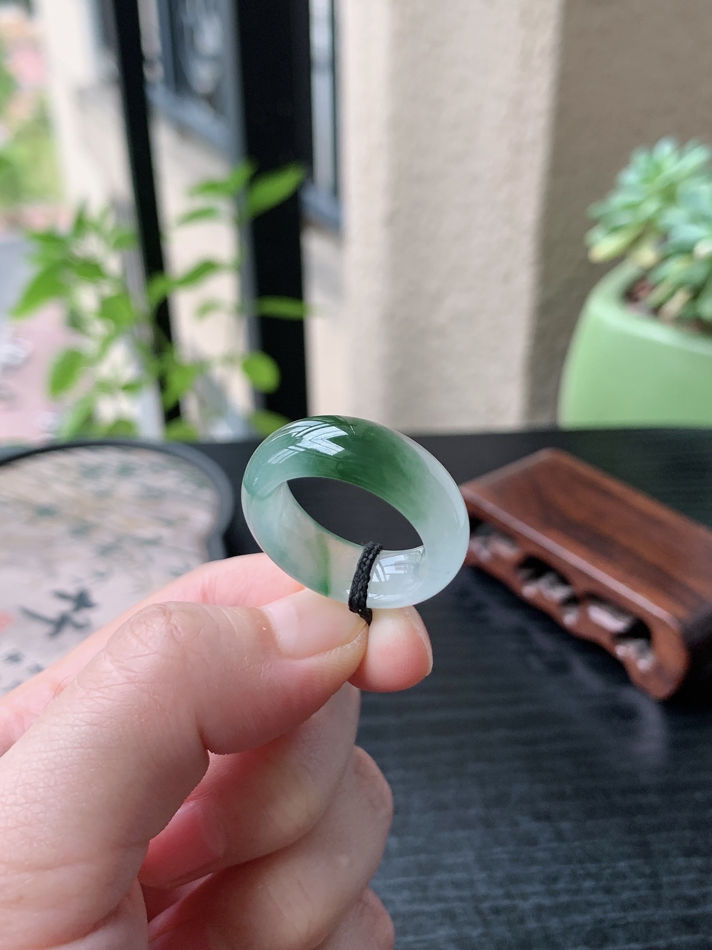 老坑冰种胶感飘绿花素面戒指 裸石尺寸:18.3-8.3-4.5mm