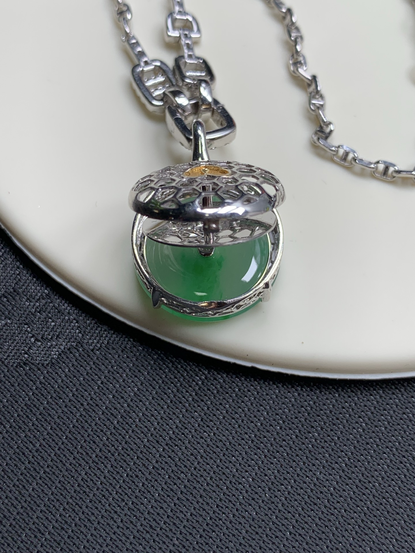 ️18K金镶嵌冰阳绿平安扣套链.种水.颜色清爽.高品质精品，17-2.8