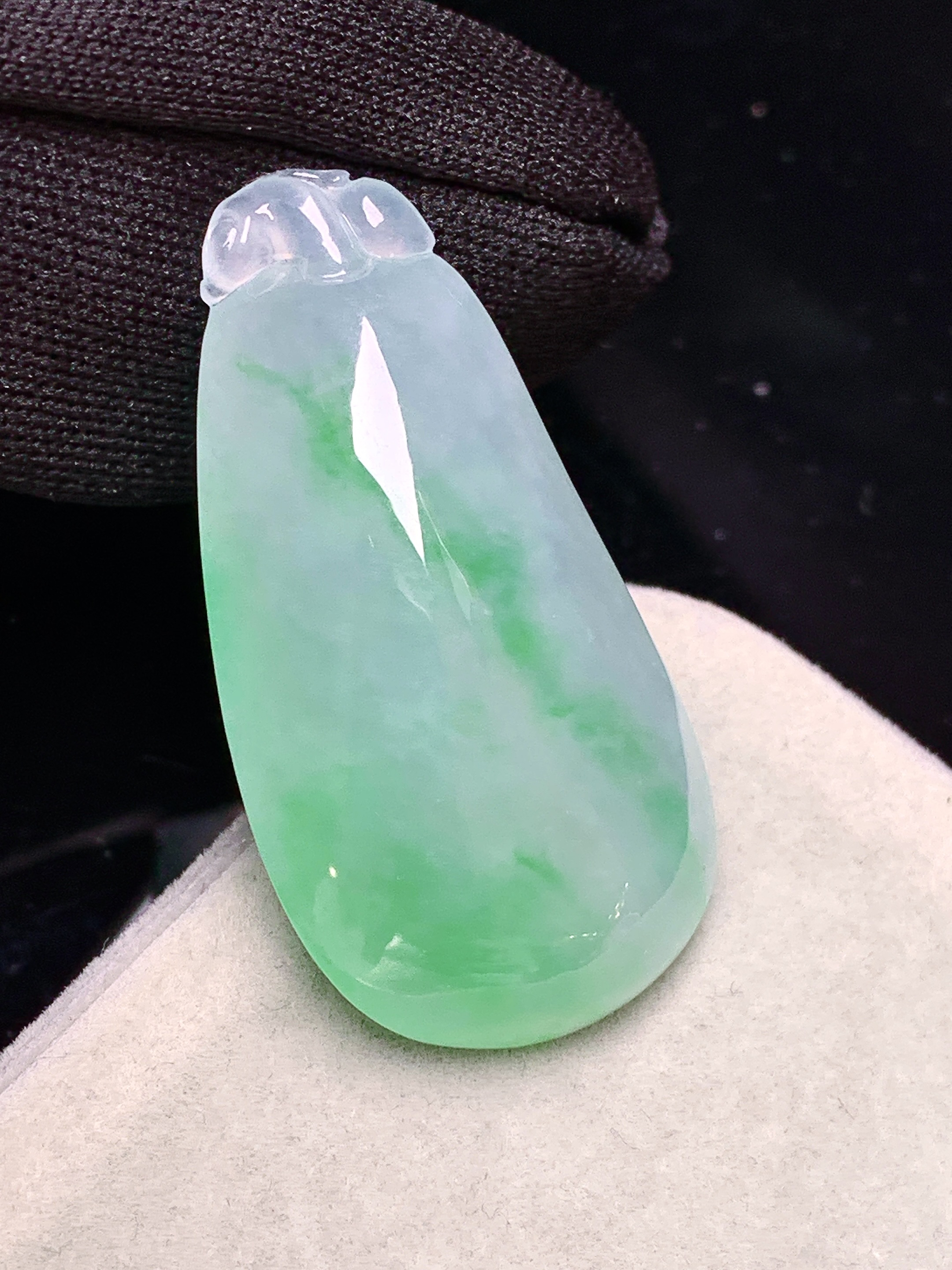 镶嵌款 飘绿福瓜吊坠 玉质细腻 色泽艳丽清新 整体尺寸38.3*20*9.2 j6