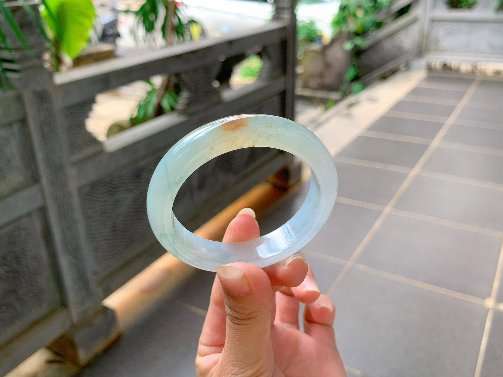 ️｜52圈口
冰飘黄翡，飘绿丝丝花，清爽灵动，像糖果一样甜蜜蜜的，
