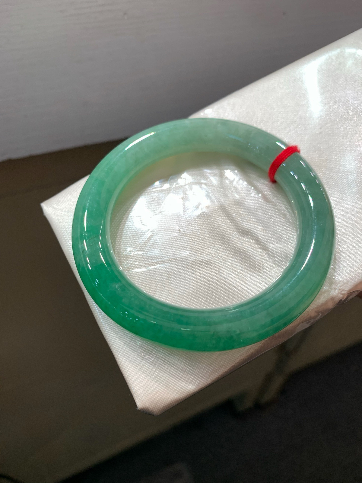 尺寸53.2/10.4，带色圆条手镯
有种有色 水润细腻