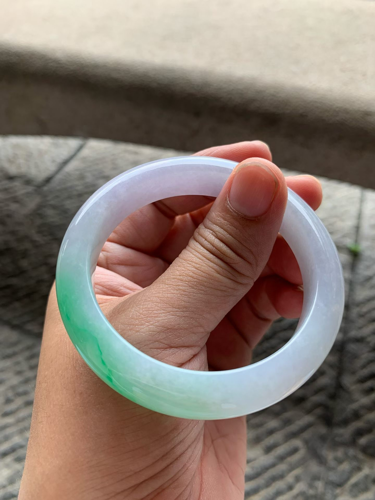 春彩正圈手镯尺寸55.5*11.8*9 种质细腻，釉洁水润，色彩鲜明，艳丽醒目！