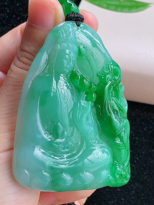 ️ 观音，尺寸61.4-46.0-7.8mm，包A附证书