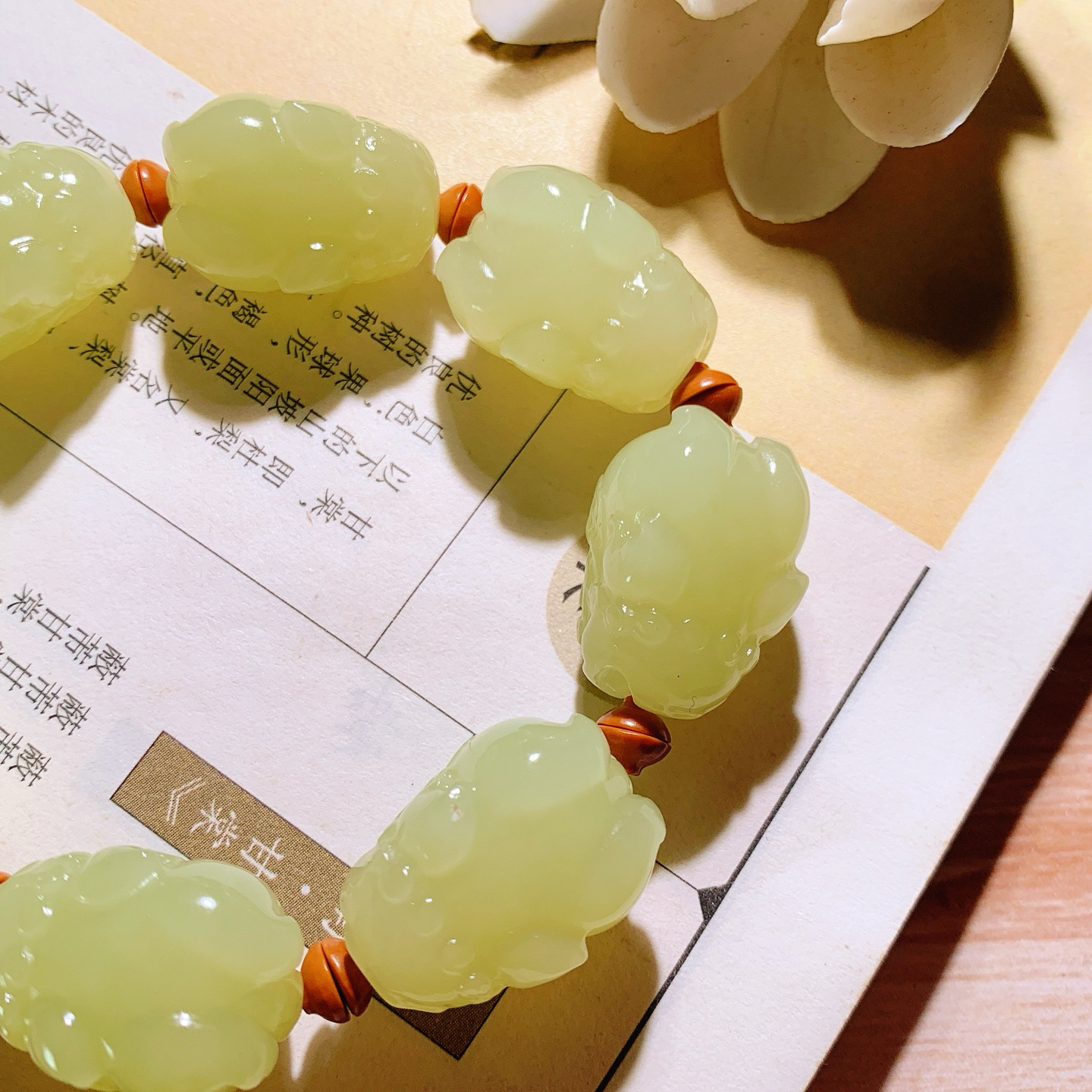 新疆和田玉若羌黄口料招财貔貅手串！挂件！单颗尺寸22/15/15重67克 玉质细腻油润 底色纯净 脂粉好，品质好。lt260611