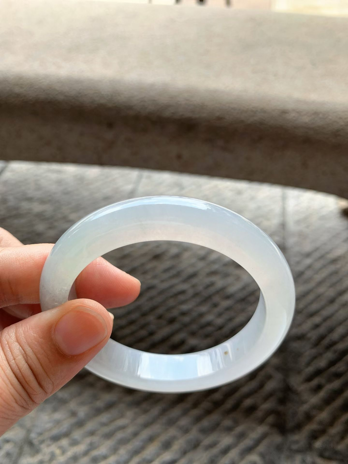 白冰正圈手镯尺寸56*12*9 老种通透，冰清玉洁，水润光泽，胶润水灵，清爽明快！