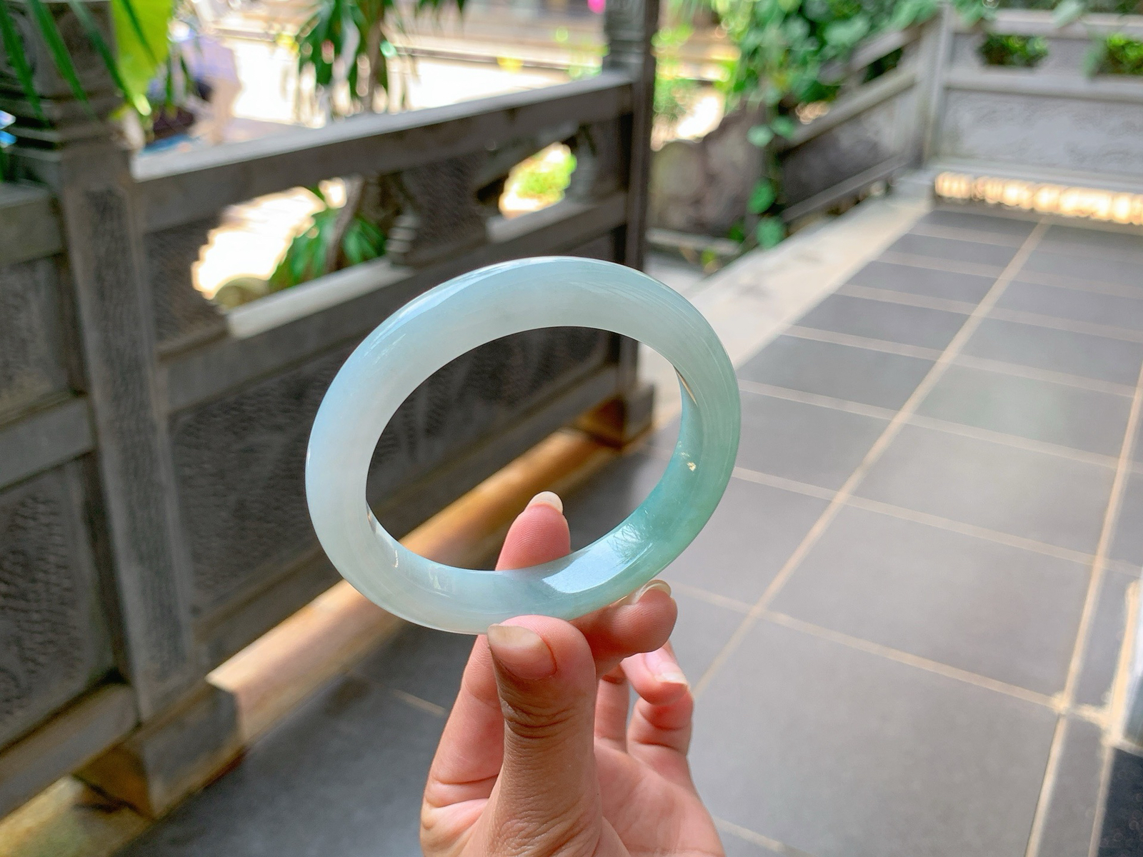 🪩｜60圈口
冰绿晴，色泽很清爽，清清雅雅的，胶润细腻温和儒雅，气质
