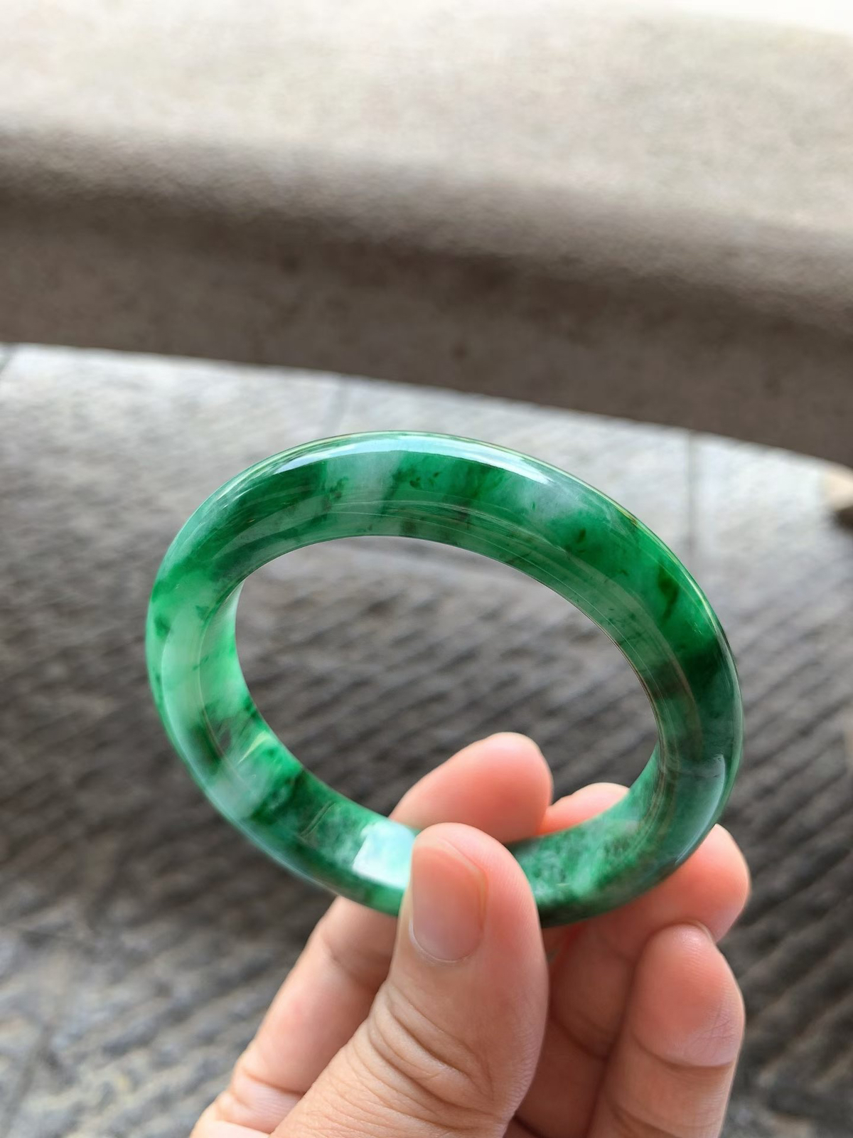 满色正圈手镯尺寸53*12*9 种质细腻，釉洁水润，颜色鲜艳，明丽动人，上手艳丽醒目！