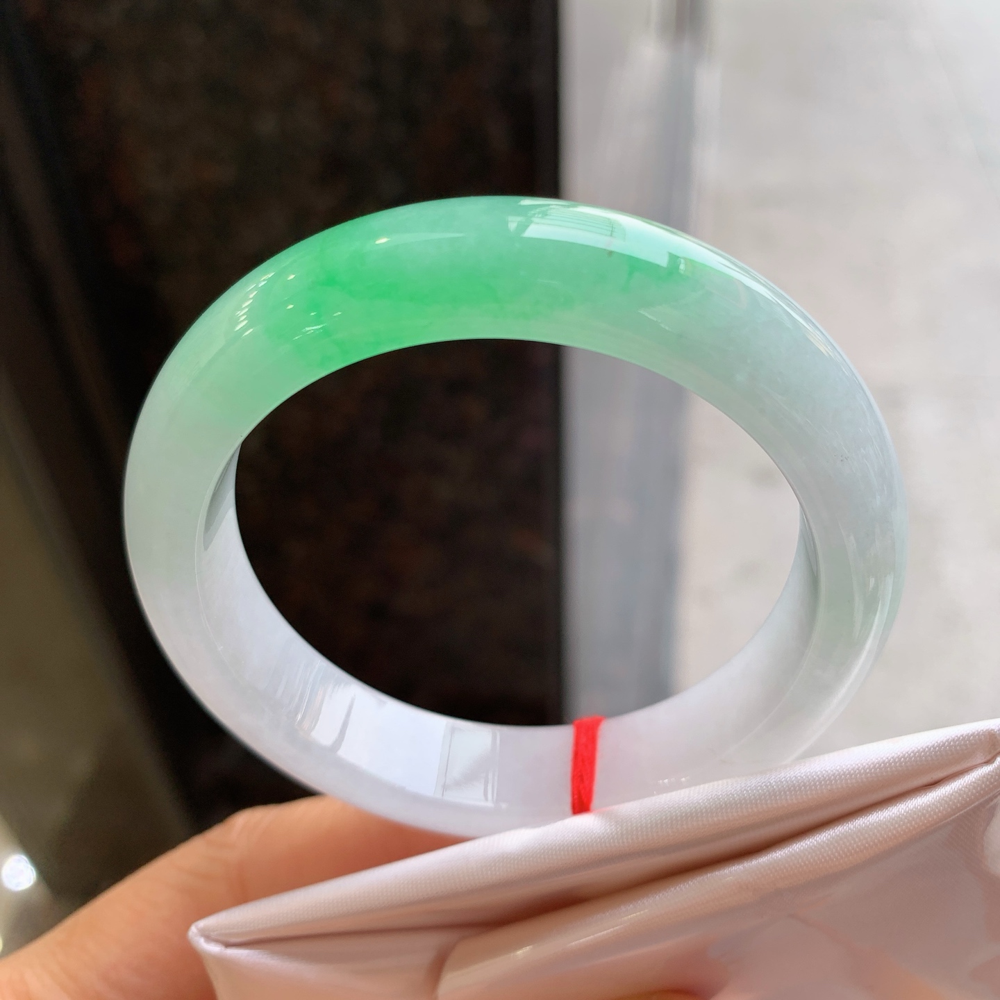 正圈飘绿 微细纹 尺寸：52.4/12.3/8 色阳